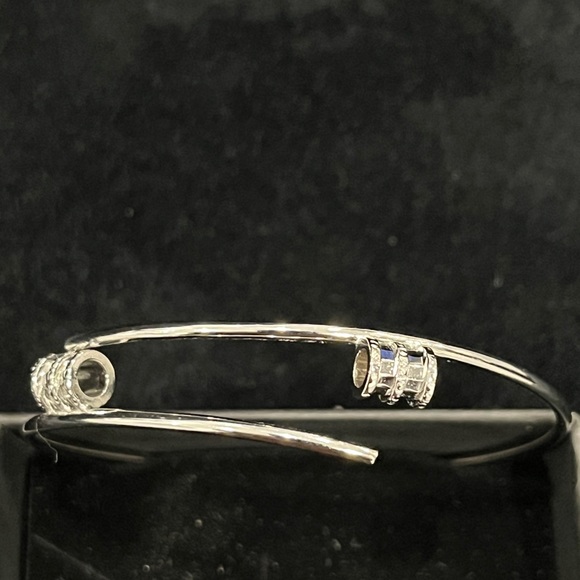 Stunning sterling silver bangle - Picture 5 of 7